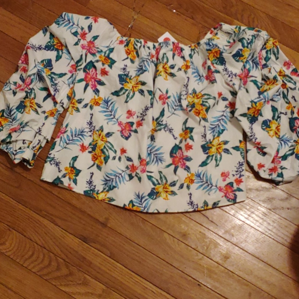 NWT!S/M/L Adorable shirt can fit  a size med/lg